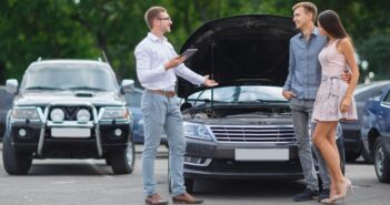 Auto angemeldet verkaufen oder besser abmelden? (Foto: Shutterstock-Alfa Photostudio 194359)