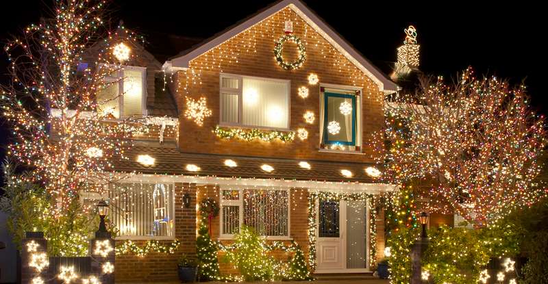 Außenbeleuchtung zu Weihnachten ist diese besonders schön ( Foto: Shutterstock-Fotomicar )