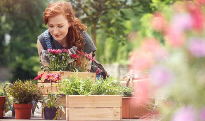 Blumen pflanzen und als Strauß binden, Gemüse pflanzen und ernten, all das ist in 2022 Trend ( Foto: Adobe Stock -  Photographee.eu_)