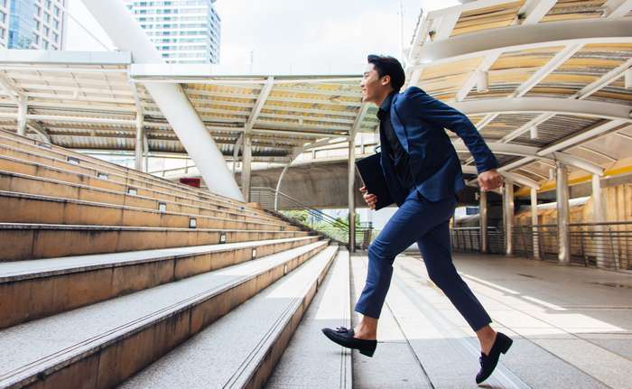 Auf dem Weg zur Arbeit und wieder zurück nach Hause sind Sie ebenfalls über die Berufsgenossenschaft versichert.  ( Foto: Shutterstock- MPIX.TURE_)