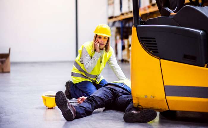 Die Abkürzung BG steht für Berufsgenossenschaft. Dabei handelt es sich um eine Unfallversicherung.  ( Foto:  Shutterstock  Halfpoint )