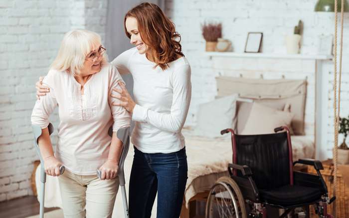 Welche Pflegestufe die Senioren haben, ist ebenfalls ein wichtiger Punkt für die Pflegekraft ( Foto: Adobe Stock -  Viacheslav Yakobchuk ) 