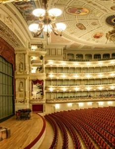 Mozart Oper Opernhaus Theater Foyer (Foto: AdobeStock - kivi80)