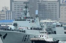 Flugzeugträgergruppe Liaoning kreuzt vor Guam. Das Foto zeigt die "Shenzhen" (DDG-167), ein Schiff der Marine der chinesischen Volksbefreiungsarmee, ein Type 051B Luhai-class Zerstörer (Foto: AdobeStock - zapper)