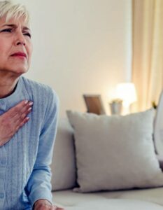 Schnelle Hilfe gegen Sodbrennen (Foto: Adobe Stock-Jelena Stanojkovic)