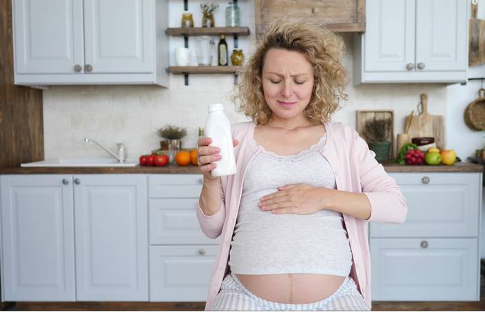 Oft sind Schwangere, deren Bauch schon einen gewissen Umfang hat, von Sodbrennen betroffen. ( Foto: Adobe Stock-di_media )