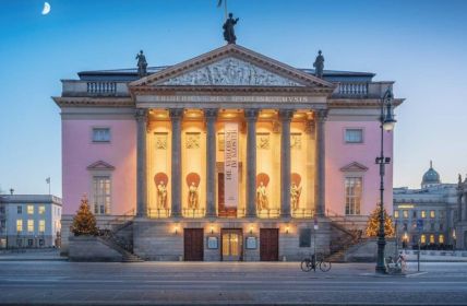 Opernliebhaber aufgepasst: Abwechslungsreiches Programm in der Staatsoper Unter den Linden Vielfältiges Programm der Staatsoper Unter den Linden begeistert (Foto: AdobeStock 589718330 diegograndi)