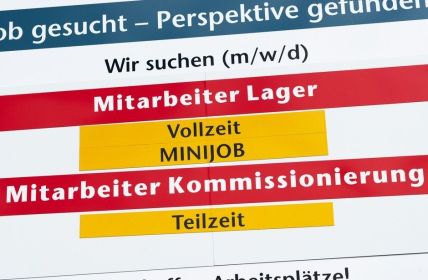 Finanzielle Situation von Geringverdienern mit Kindern in (Foto: AdobeStock - blende11.photo 513567624)