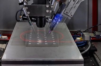 Glas als Baugruppenträger: Vorteile für Elektronikfertigung und (Foto: Fraunhofer-Institut für Zuverlässigkeit und Mikrointegration IZM)