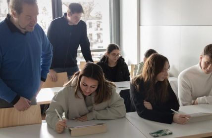 Schüler besuchen Hochschule: Einblick in Rechner- und (Foto: Hochschule Worms)