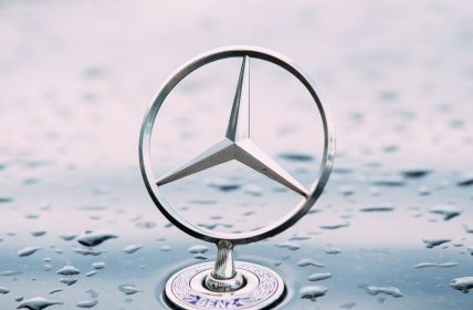 Entscheidung über Musterfeststellungsklage gegen Mercedes steht (Foto: AdobeStock - Grigory Bruev 369695635)