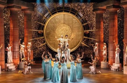 Hamburgs Musical-Highlights: HERCULES, DER KÖNIG DER LÖWEN, DIE EISKÖNIGIN Sommer in Hamburg: Drei Disney Musicals nur für begrenzte (Foto: Johan Persson)