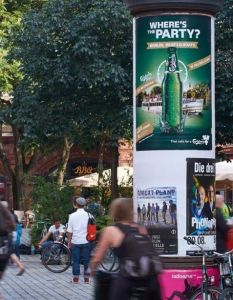 Litfaßsäule feiert seit 170 Jahren kostenlosen Informationszugang im (Foto: Fachverband Aussenwerbung e. V.)