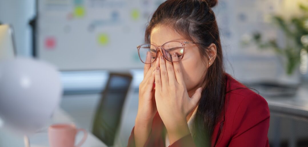 Was hilft gegen Augenschmerzen? (Foto: AdobeStock - Crystal - 1339129623)