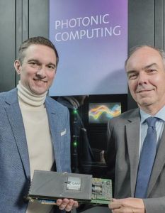 Deutschland etabliert weltweit erste photonische Beschleunigung im LRZ (Foto: Q.ant GmbH)