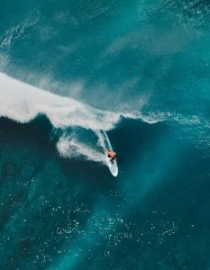 Oasis Camp Algarve vereint Yoga, Wandern, Surfen für (Foto: AdobeStock - artifirsov - 542844415)