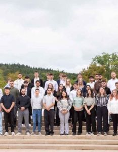 85 starten duales Studium und Ausbildung bei Friedhelm Loh (Foto: Friedhelm Loh Group)
