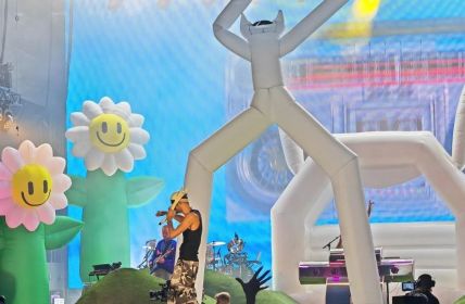 Aufblasbare Bühnenfiguren revolutionieren Festivals, Konzerte und Theaterinszenierungen weltweit (Foto: AIR promotion GmbH)