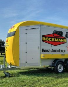 Böckmann Portax LE Ambulanzanhänger garantiert sicheren Notfalltransport verletzter (Foto: Böckmann Fahrzeugwerke GmbH)