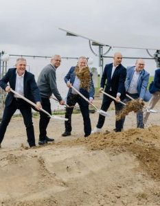 Spatenstich für größten Agri-PV-Park Deutschlands in Schönefeld offiziell (Foto: MARCO LOMBARI)