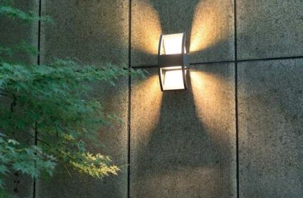 Wetterfeste KNOBLOCH Solarlampen und LED-Leuchten für sichere energieeffiziente (Foto: Max Knobloch Nachf. GmbH)