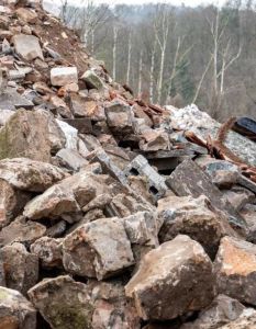 Betonrecycling mit ARJES COMPAKTOR 300 sowie TITAN 900 (Foto: ARJES GmbH)