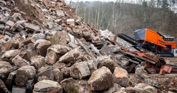 Betonrecycling mit ARJES COMPAKTOR 300 sowie TITAN 900 (Foto: ARJES GmbH)