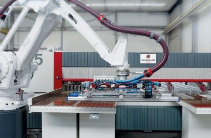 IMA Schelling automatisiert Plattenaufteilung mit Robot.work und Optonic (Foto: IMA Schelling Group)