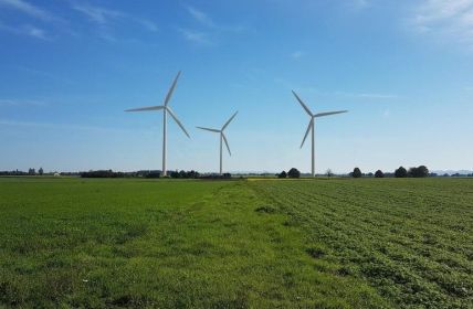 Repowering startet: Drei Nordex N149 ersetzen fünf Altanlagen (Foto: Energiequelle GmbH)
