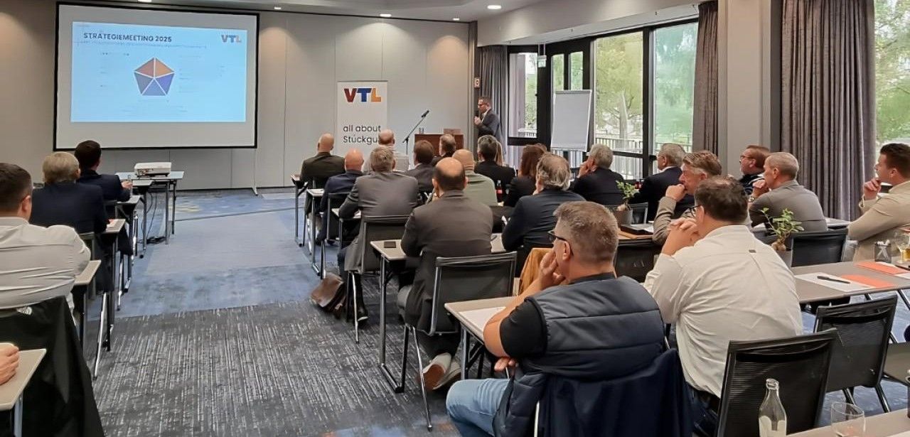 Partnerawards würdigen nationales Wachstum sowie internationale Qualität im VTL-Netzwerk VTL-Systempartnertreffen Dresden thematisiert Fachkräftemangel, Digitalisierung, KI und autonome (Foto: VTL Vernetzte-Transport-Logistik GmbH)