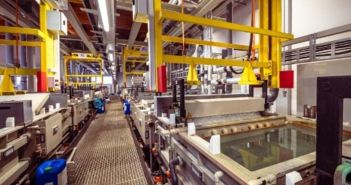 atb als ZVO-Mitglied liefert maßgeschneiderte Galvaniklösungen nach internationalen (Foto: atb.)