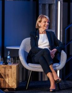 Ausstellung Nobel Heroes vereint über 500 Porträts Campus (Foto: Matt Stark)