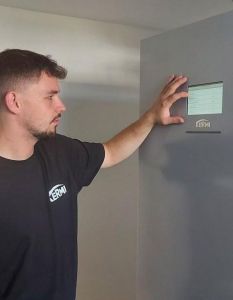 Effiziente Luftwasser-Wärmepumpe x-change pro steigert nachhaltige Heizleistung im (Foto: Kermi GmbH)