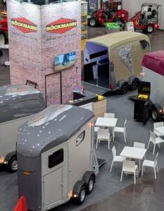 Böckmann zeigt umfassendes Transportprogramm auf Partner Pferd Leipzig (Foto: Böckmann Fahrzeugwerke GmbH)