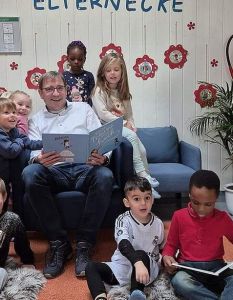Bundesweiter Vorlesetag: AOK Bodensee-Oberschwaben fördert Lesefreude in regionalen (Foto: Kindergarten Löwenzahn, Leutkirch)