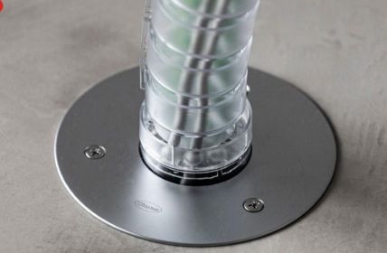 Elegante unsichtbare Strom- und Datenintegration durch Unex Boden-Dose (Foto: Unex Kabelsysteme und -elemente GmbH)