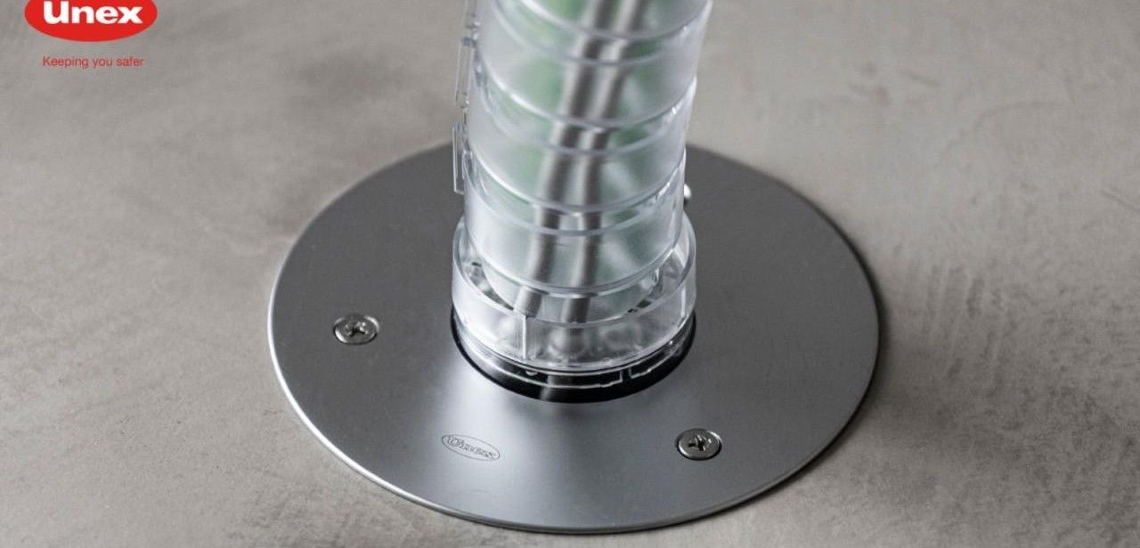 Elegante unsichtbare Strom- und Datenintegration durch Unex Boden-Dose (Foto: Unex Kabelsysteme und -elemente GmbH)