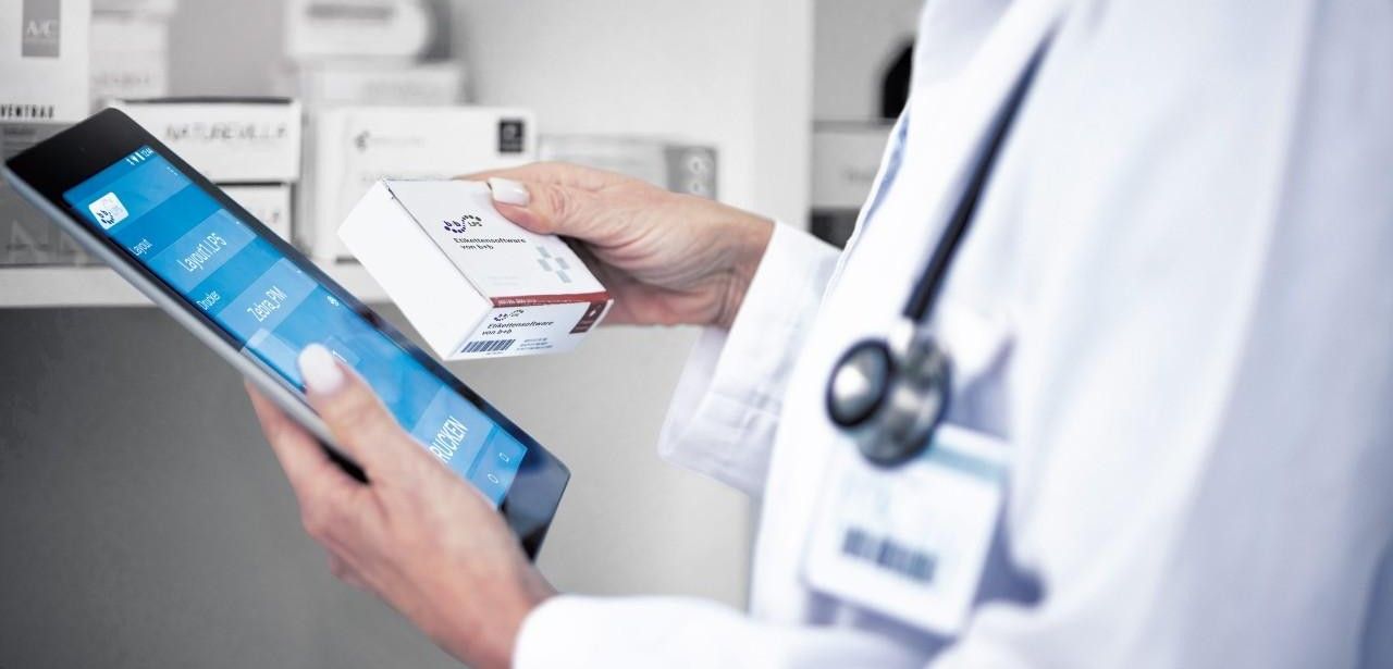 EU-FMD-Richtlinie gewährleistet Arzneimittelechtheit durch Serialisierung, Kontrolle und vollständige (Foto: b+b Automations- und Steuerungstechnik GmbH)