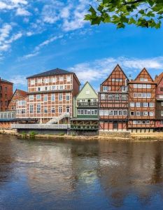 EU-Richtlinie 2023/2225 schützt jetzt Verbraucher vor Überschuldung in (Foto: AdobeStock - foto-select - 362627039)