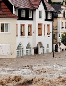 Mehrheit der Deutschen unterstützt verpflichtende Elementarschaden-Deckung in Wohngebäudeversicherung (Foto: AdobeStock - Gina Sanders - 49754676)