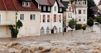 Mehrheit der Deutschen unterstützt verpflichtende Elementarschaden-Deckung in Wohngebäudeversicherung (Foto: AdobeStock - Gina Sanders - 49754676)