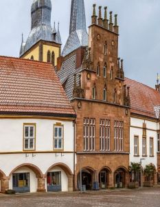 Modellprojekt LEX LOTSEN OWL integriert Patientenlotsen nachhaltig in (Foto: AdobeStock - borisb17 - 227335721)