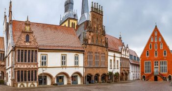 Modellprojekt LEX LOTSEN OWL integriert Patientenlotsen nachhaltig in (Foto: AdobeStock - borisb17 - 227335721)