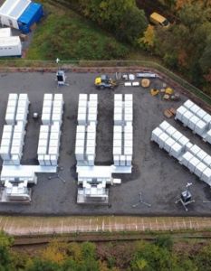 Neuer 16-Megawatt Energiespeicher versorgt effizient Tausende Haushalte über (Foto: ABO Energy GmbH & Co. KGaA)