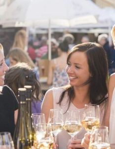 Zehn Tage Rieslinggenuss mit über hundert Weinständen und (Foto: wiesbaden.de. Annika List)