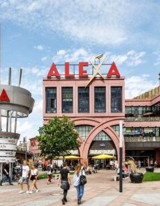 ALEXA Alexanderplatz präsentiert neu gestalteten Eingangsbereich im eleganten (Foto: Fotografie Neuhaus für Sonae Sierra)