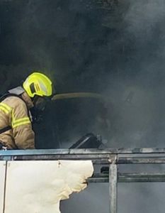 Balkonbrand im Sahlkamp gelöscht - Katze aus Wohnung (Foto: Fw. Hannover)