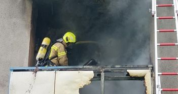 Balkonbrand im Sahlkamp gelöscht - Katze aus Wohnung (Foto: Fw. Hannover)