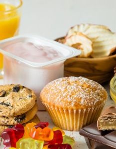 Fast 4000 Mediziner fordern jetzt Zuckersteuer gegen ernährungsbedingte (Foto: AdobeStock -  anaumenko - 109196840)