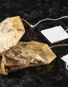 Gebrauchte Teebeutel als nachhaltiger Dünger für Ihren Gartenboden (Foto: AdobeStock - Alex Puhovoy - 609705871)